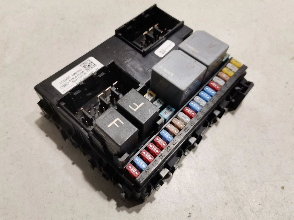 Fuse module L8B214A073FB