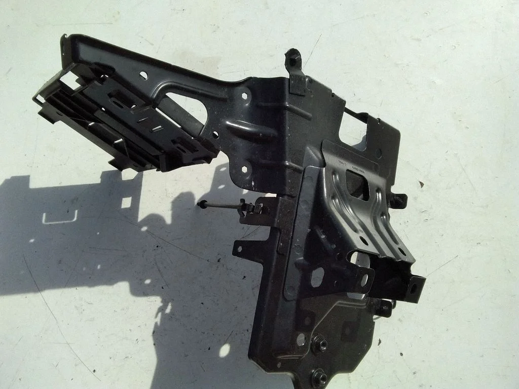 Battery tray – Lexus RX III (2008-2015)