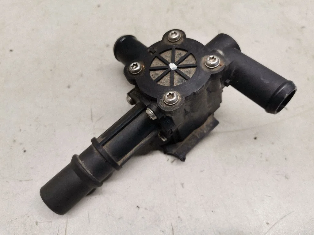 Other engine bay part – front