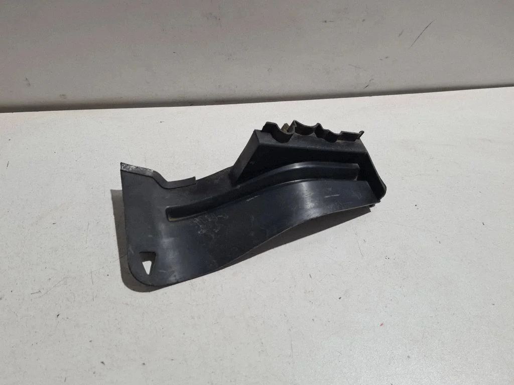 Other engine bay part 68110942AA