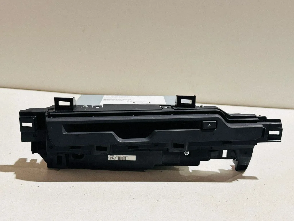 Radio/CD/DVD/GPS head unit – Lexus UX (2018-)