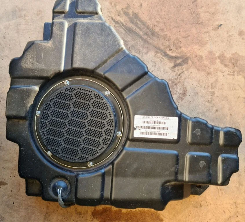 Subwoofer speaker 05064610ACA