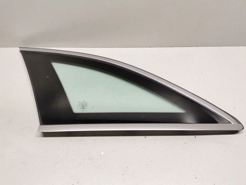 Tagumine kere külgklaas – Mercedes-Benz C-klass W205 (2014-2021)