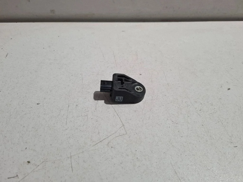 Turvapadja löögiandur 8917378010