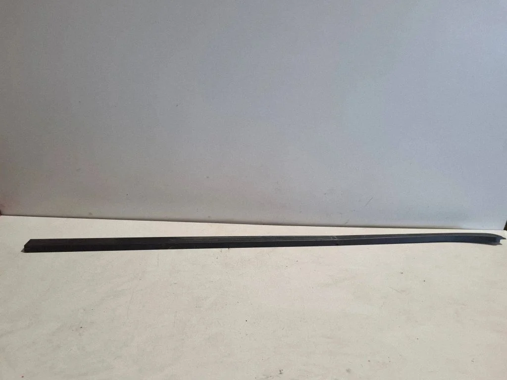 Aizmugurējā vāka apdare A4708510000