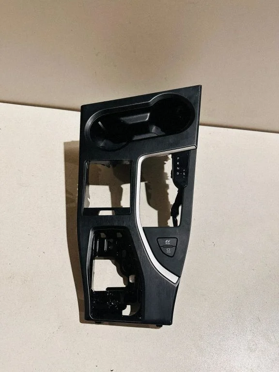 Other center console (tunnel) element – Lexus UX (2018-)