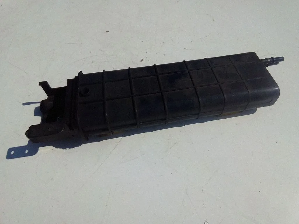 Active carbon filter fuel vapour canister 6W939E857BD