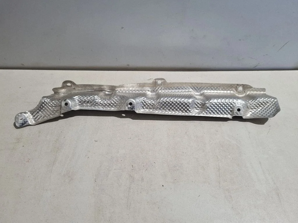Exhaust heat shield 95B825757B