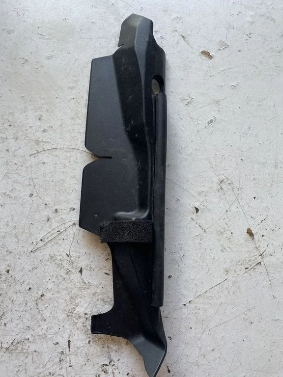 Fender end trim 5338878011