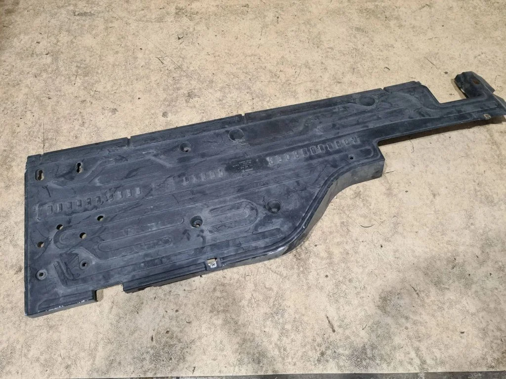 Side bottom protection 6W93112C28AF