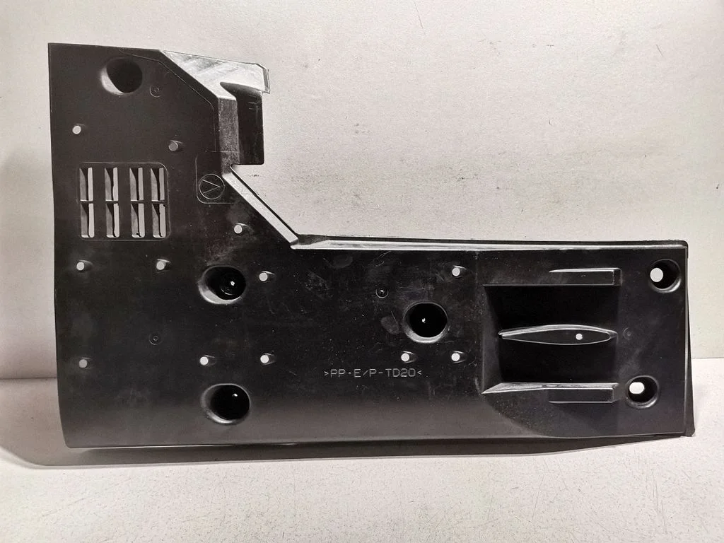 Külgmine põhjakaitse – Lexus GS 250 350 300H 450H (2013-)
