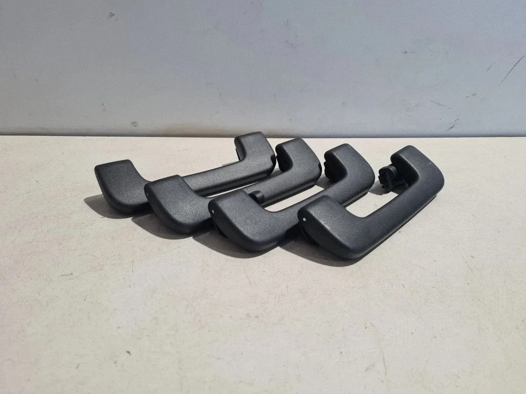 A set of handles for the ceiling – Porsche Macan (95B) (2019-)