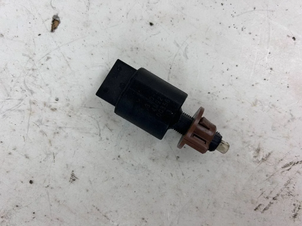 Brake pedal sensor switch 3104M92