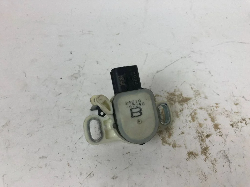 Brake pedal sensor switch 8951047050
