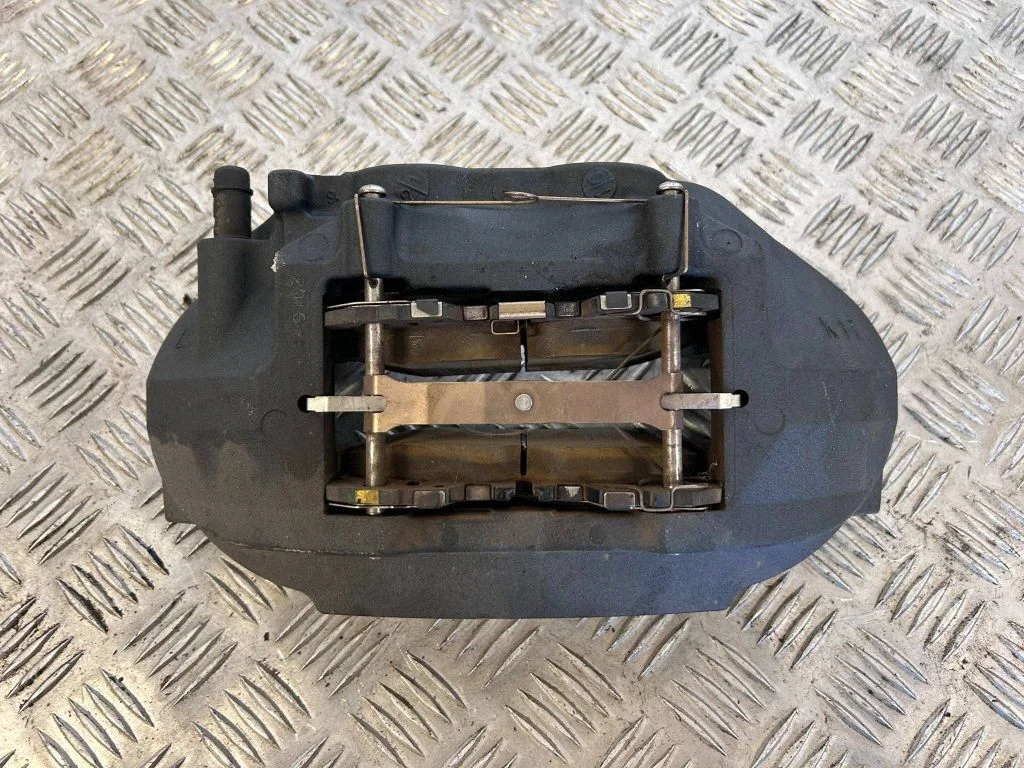 Front brake caliper – left