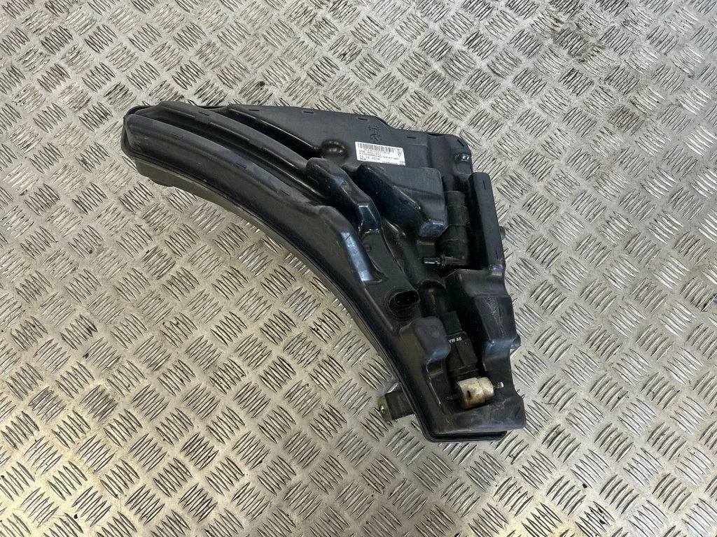 Windshield washer fluid reservoir/tank – Porsche Macan (95B) (2014-2018)