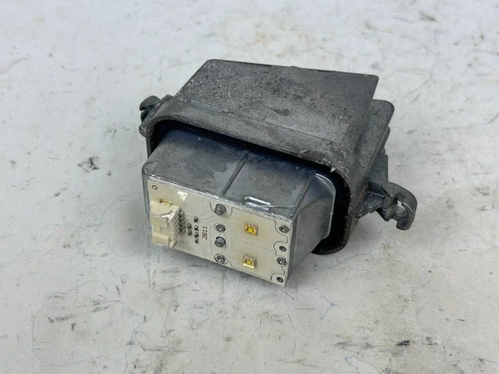 Priekinio žibinto detalė