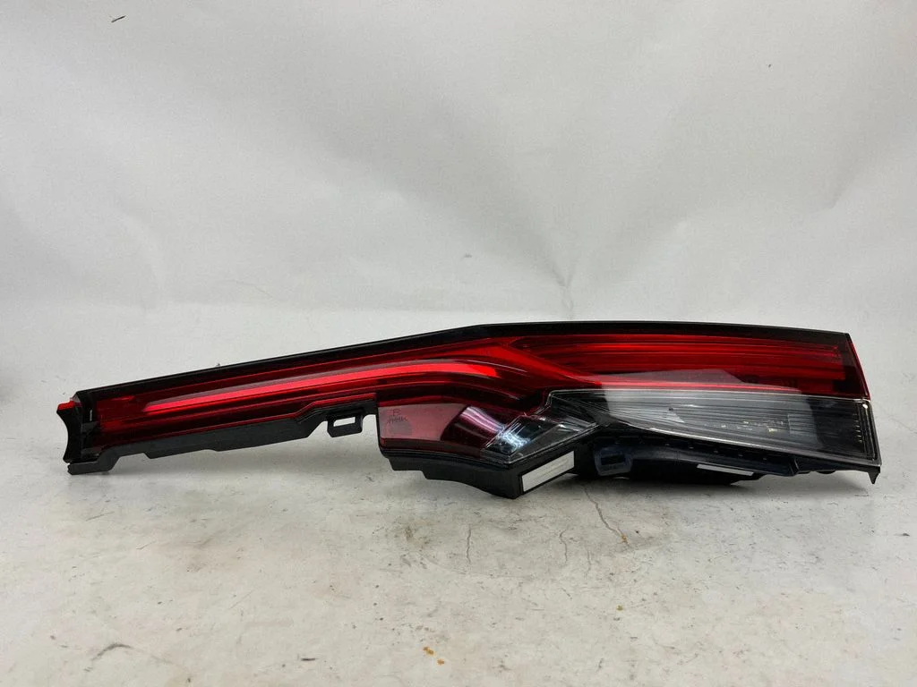 Tailgate rear/tail lights – rear right