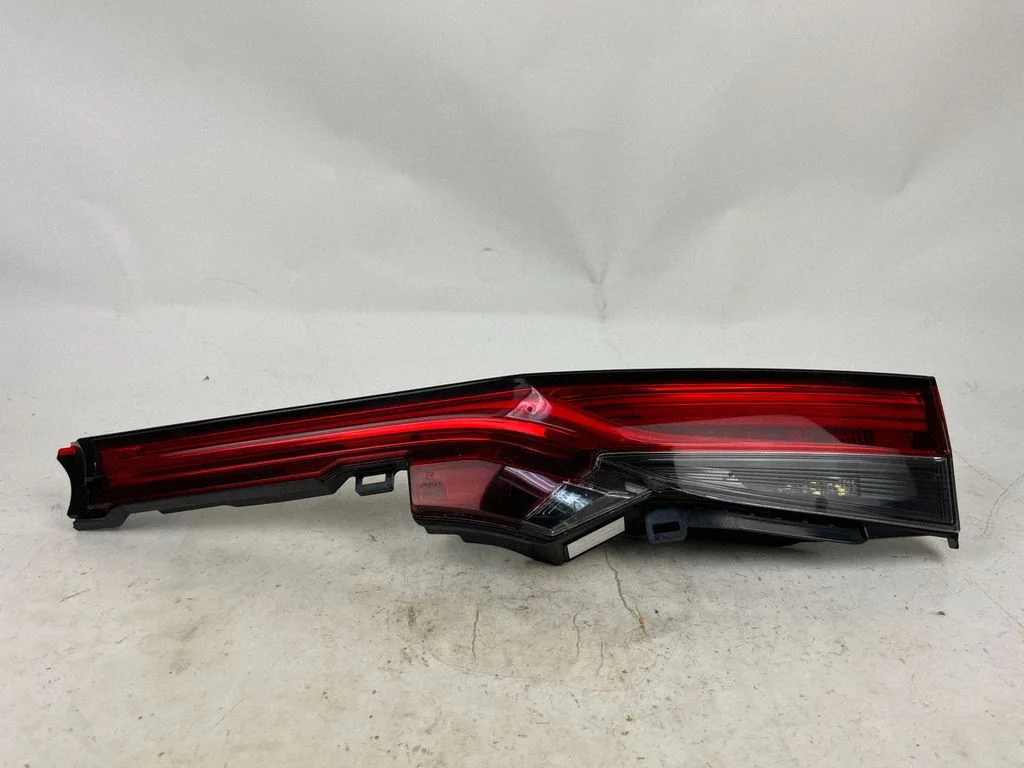 Tailgate rear/tail lights – rear right