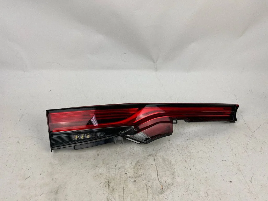 Tailgate rear/tail lights – rear left