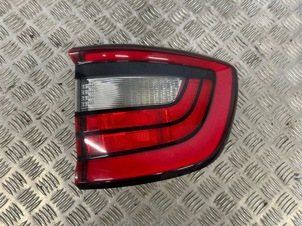 Rear/tail lights – right