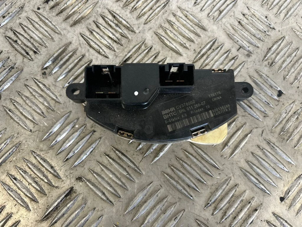 Heater blower motor/fan resistor 5HL011266