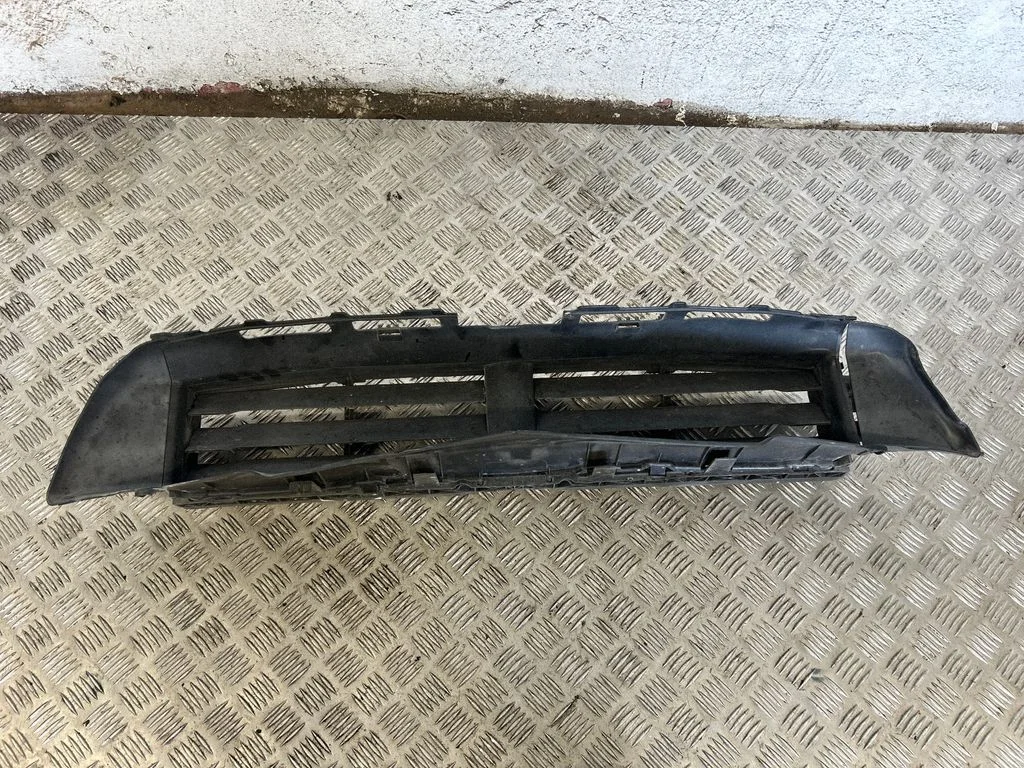 Intercooler air guide/duct channel 95B121710B