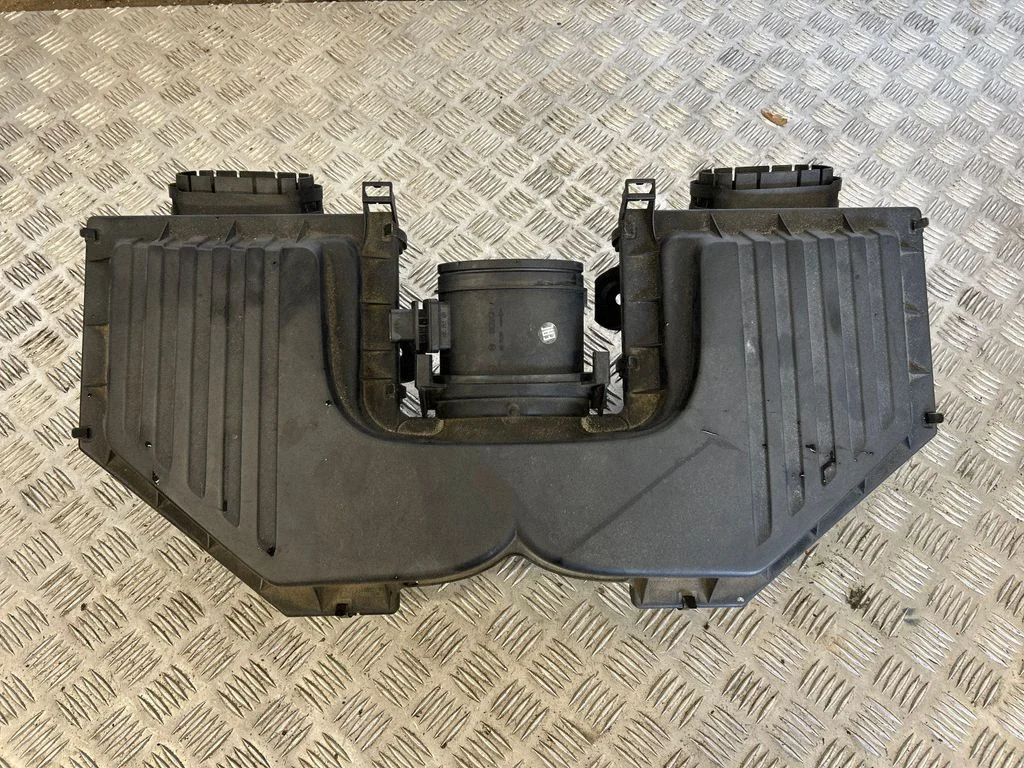 Air filter box 7548896