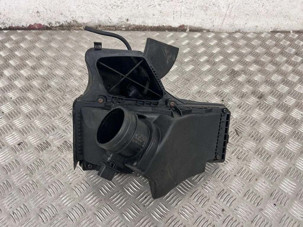 Air filter box 8K0133843E