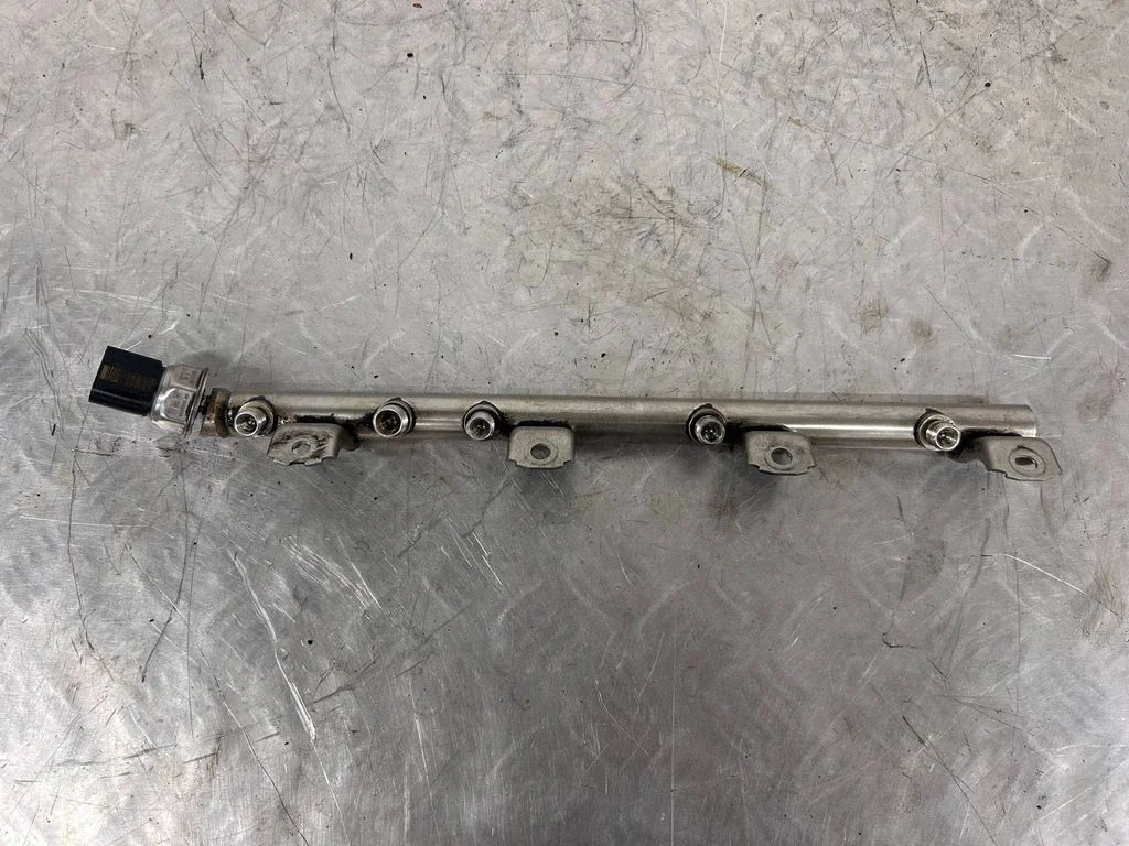 Fuel main line pipe 7537319