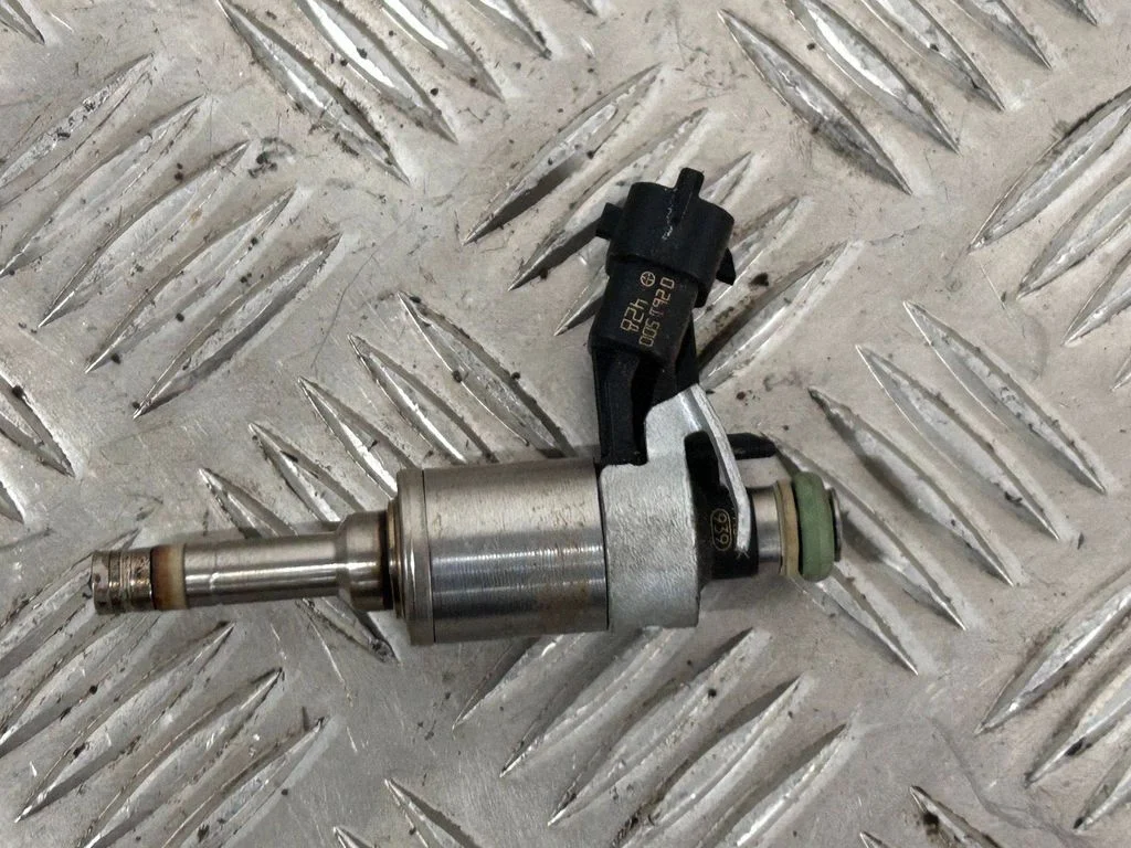 Fuel injector 0261500428