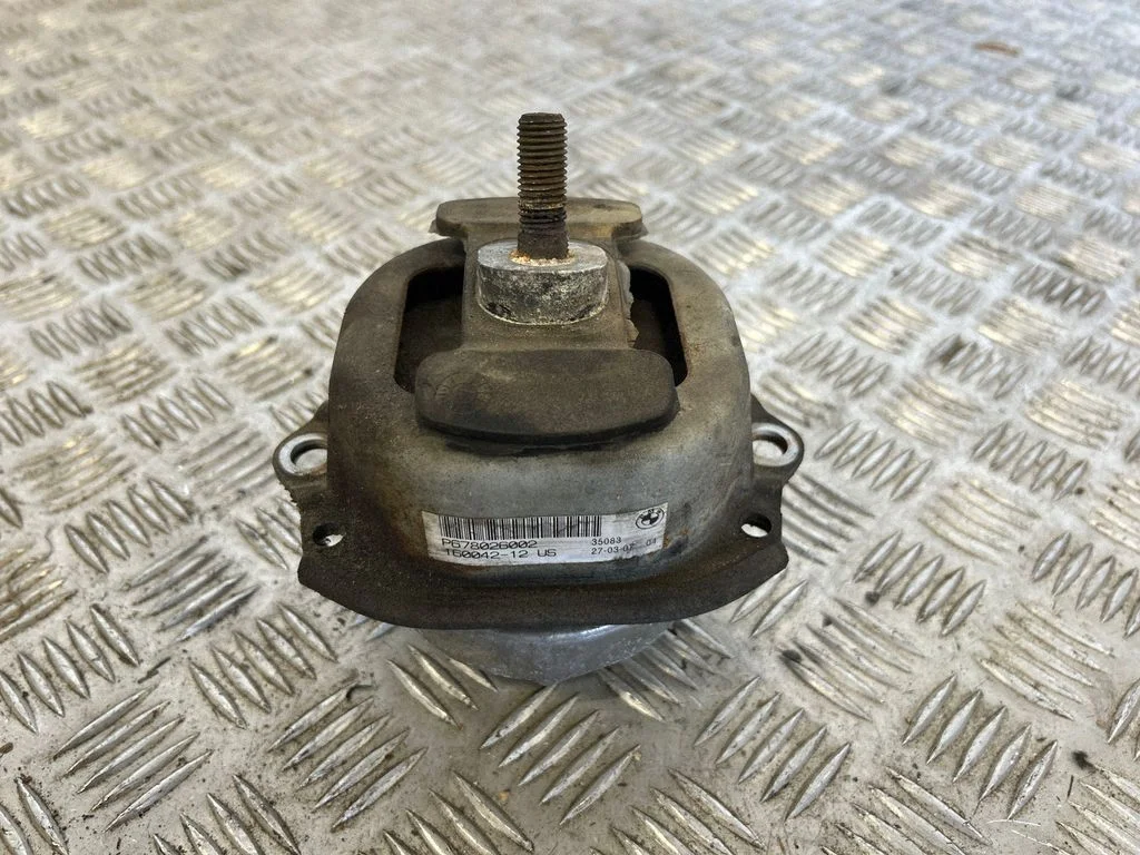 Engine mount bracket P678026002