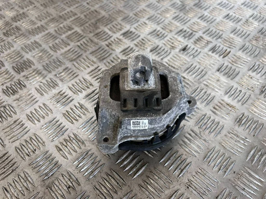 Engine mount bracket 6860472