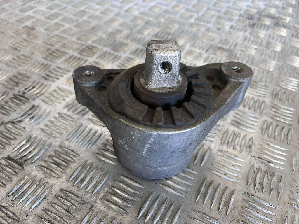 Engine mount bracket – Maserati Ghibli (2013-)