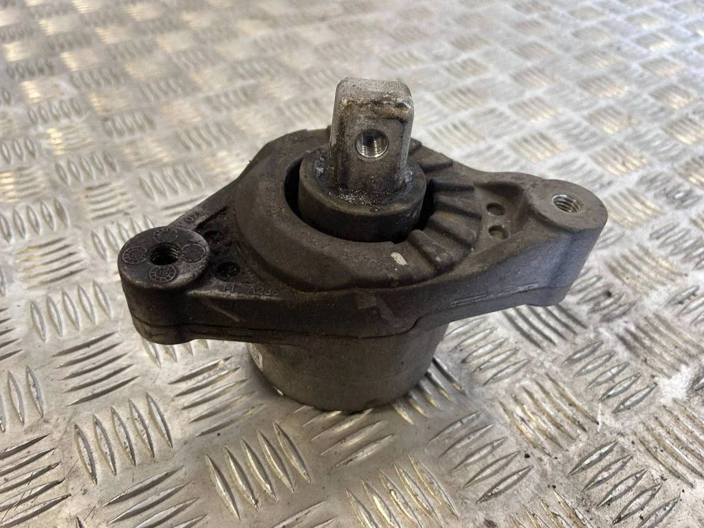Engine mount bracket – Maserati Ghibli (2013-)