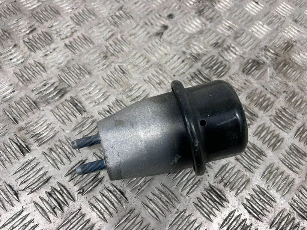 Engine mount bracket