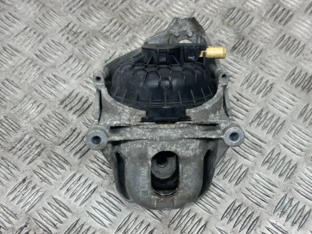 Engine mount bracket 4M0199371FE