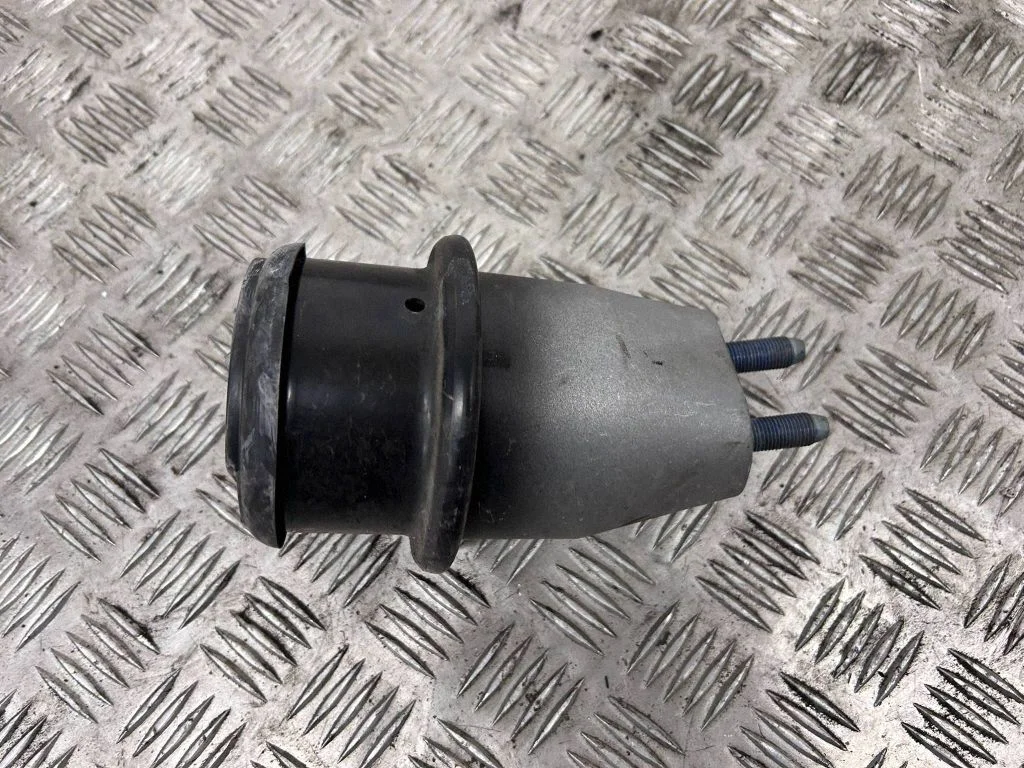 Engine mount bracket