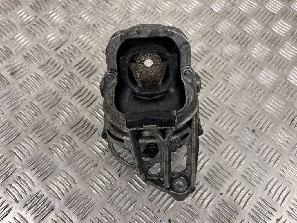 Engine mount bracket 4M0199371B