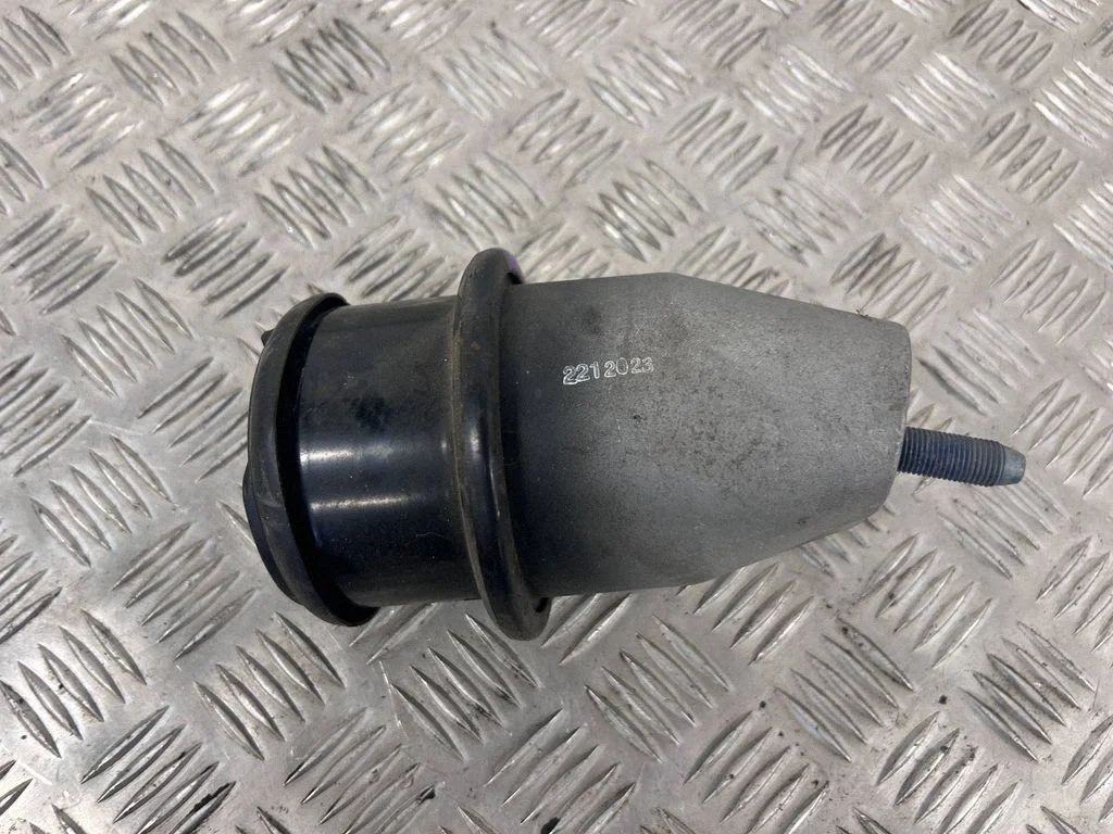 Engine mount bracket