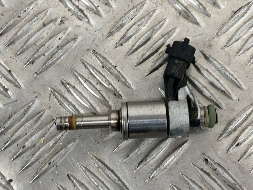 Fuel injector 0261500428