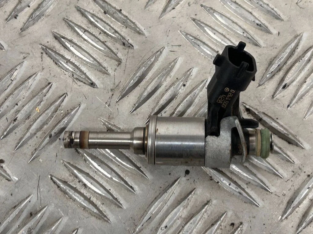Fuel injector 0261500428