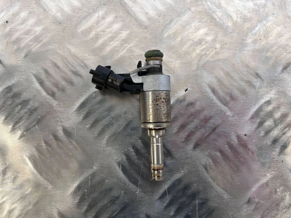 Fuel injector 0261500