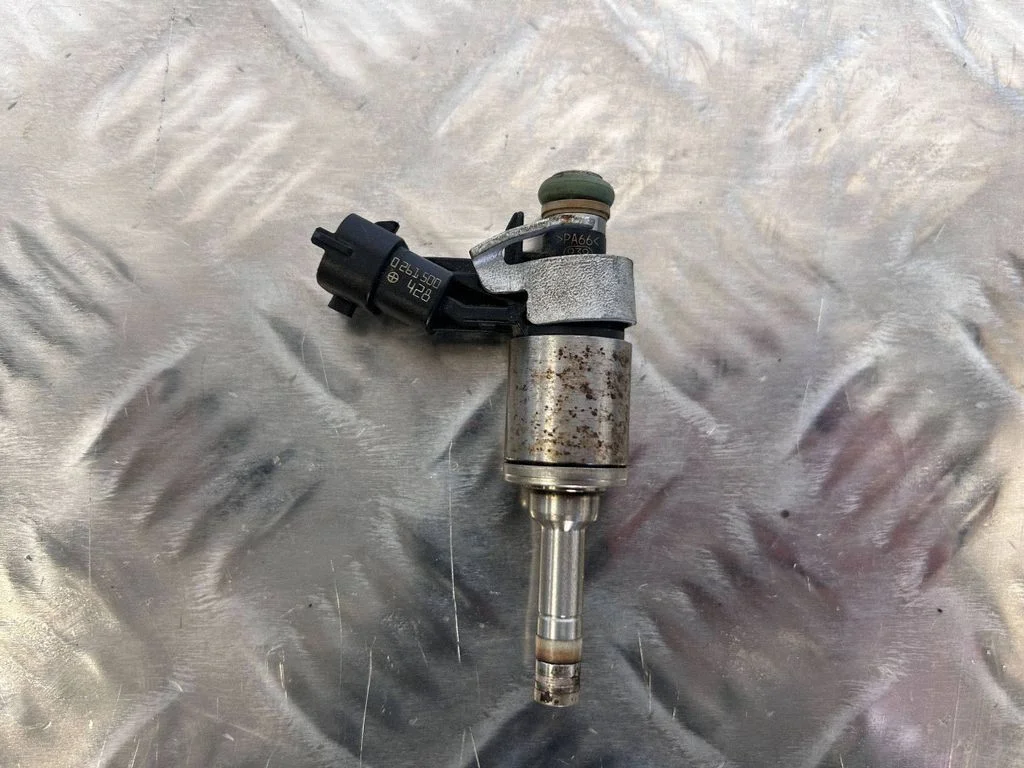 Fuel injector 0261500