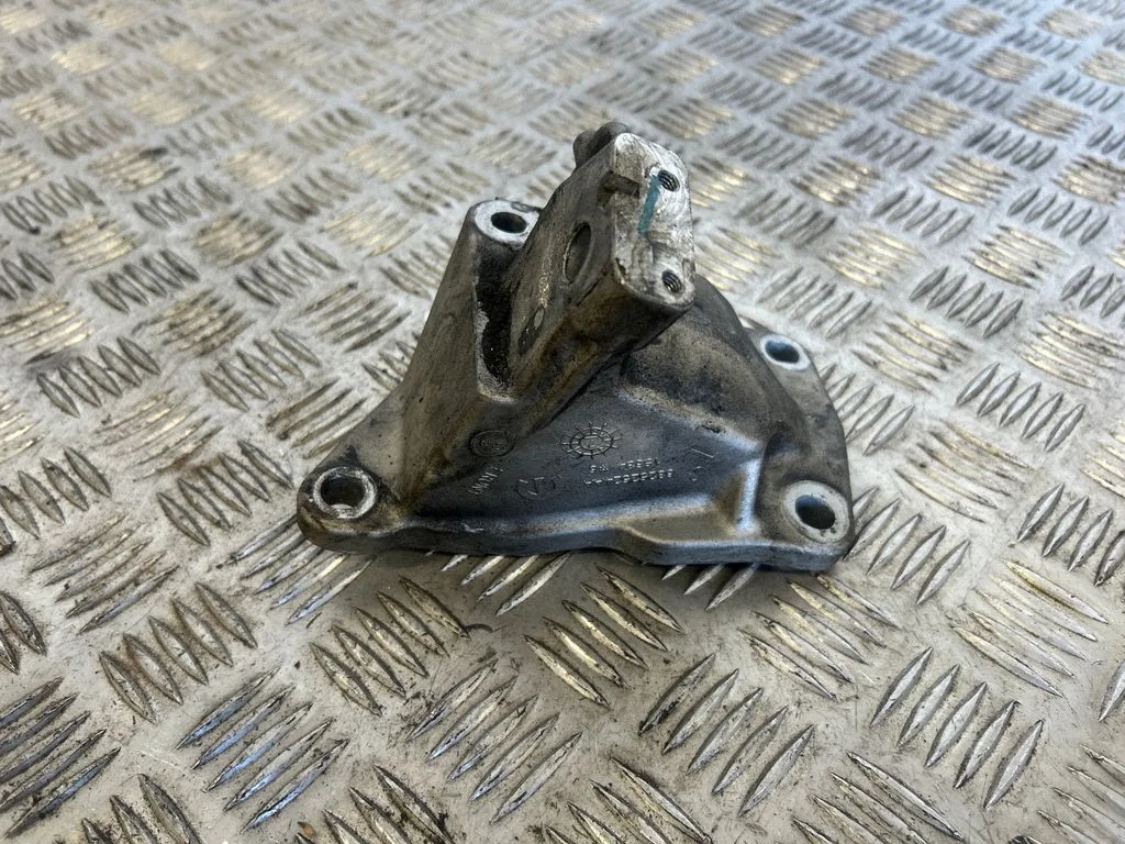 Engine mounting bracket 68252524AA