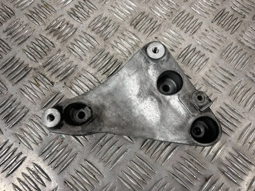 Mootori kinnituskronstein 311689