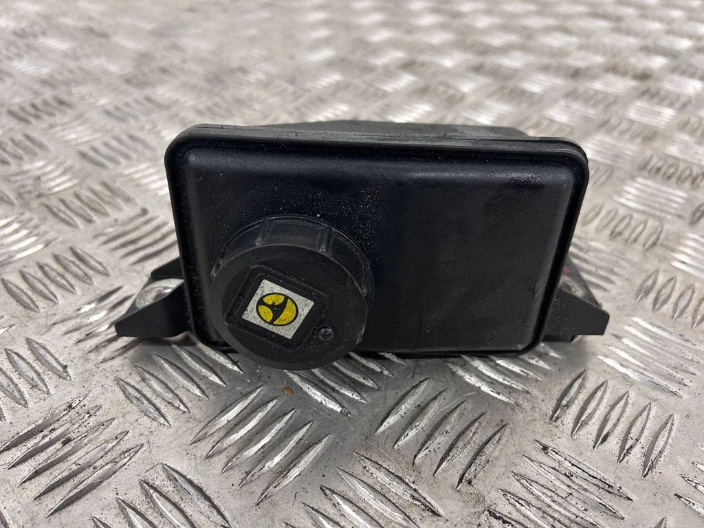 Power steering fluid tank/reservoir