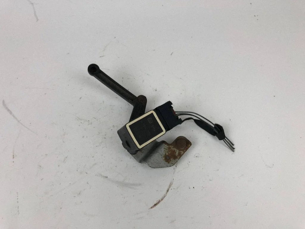 Priekšējā augstuma devēja svira 6784700