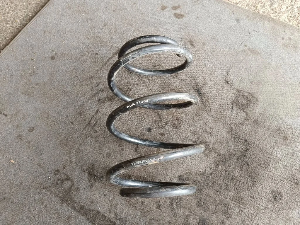 Front coil spring KBA91389