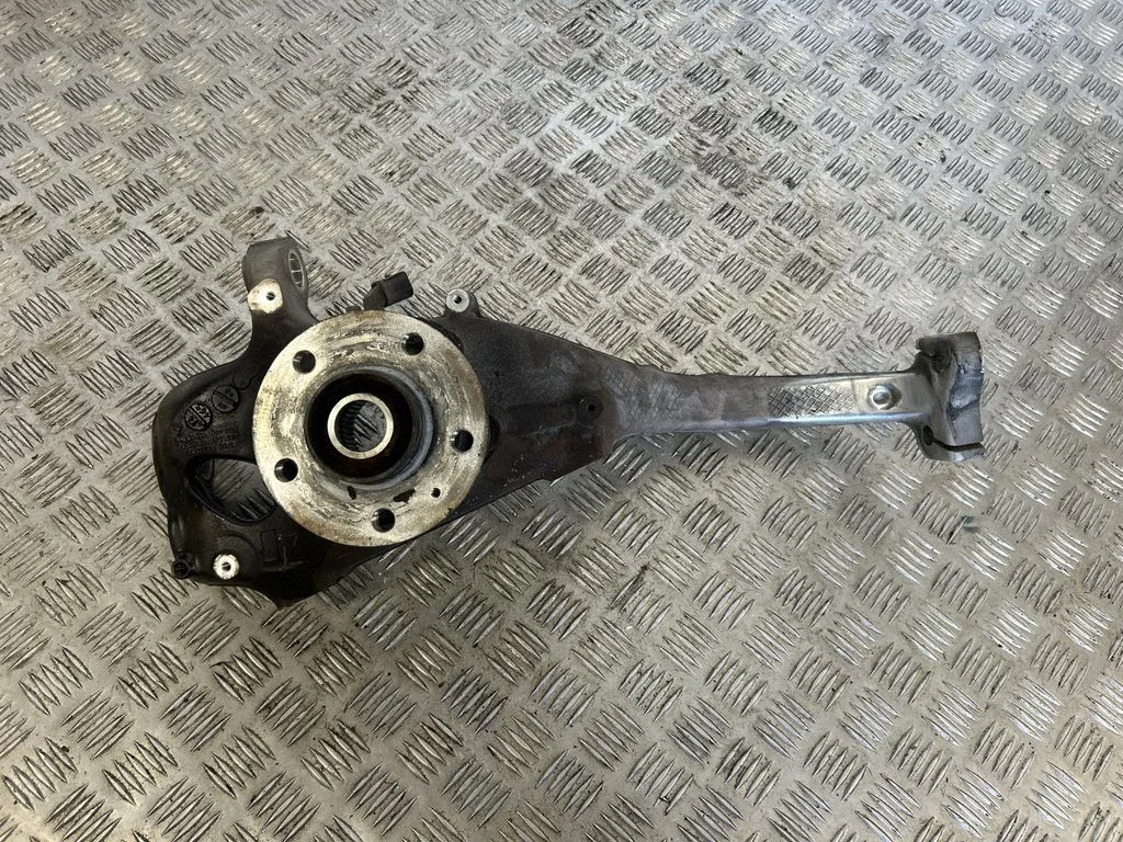 Front wheel hub 95B407253